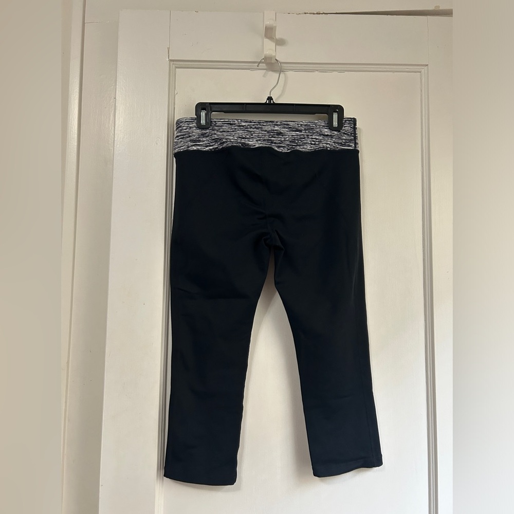 Women’s Cabi leggings - Size Medium - Picture 2 of 5